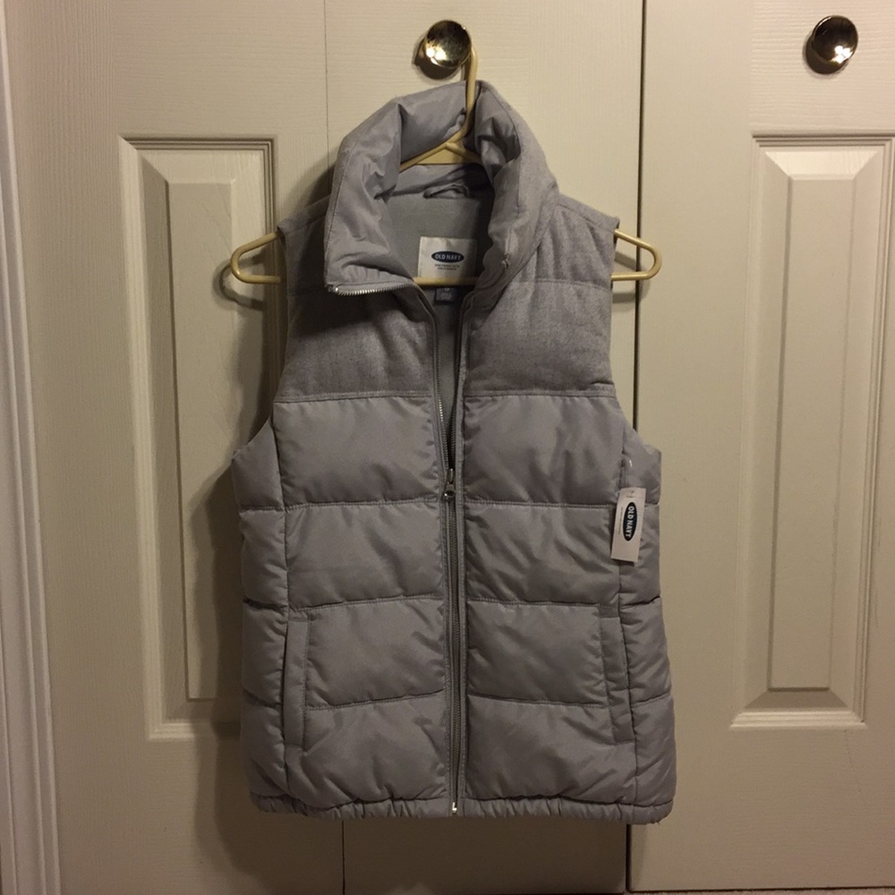 NWT Old Navy Gray Fleece Puffer Vest (Women’s XS)